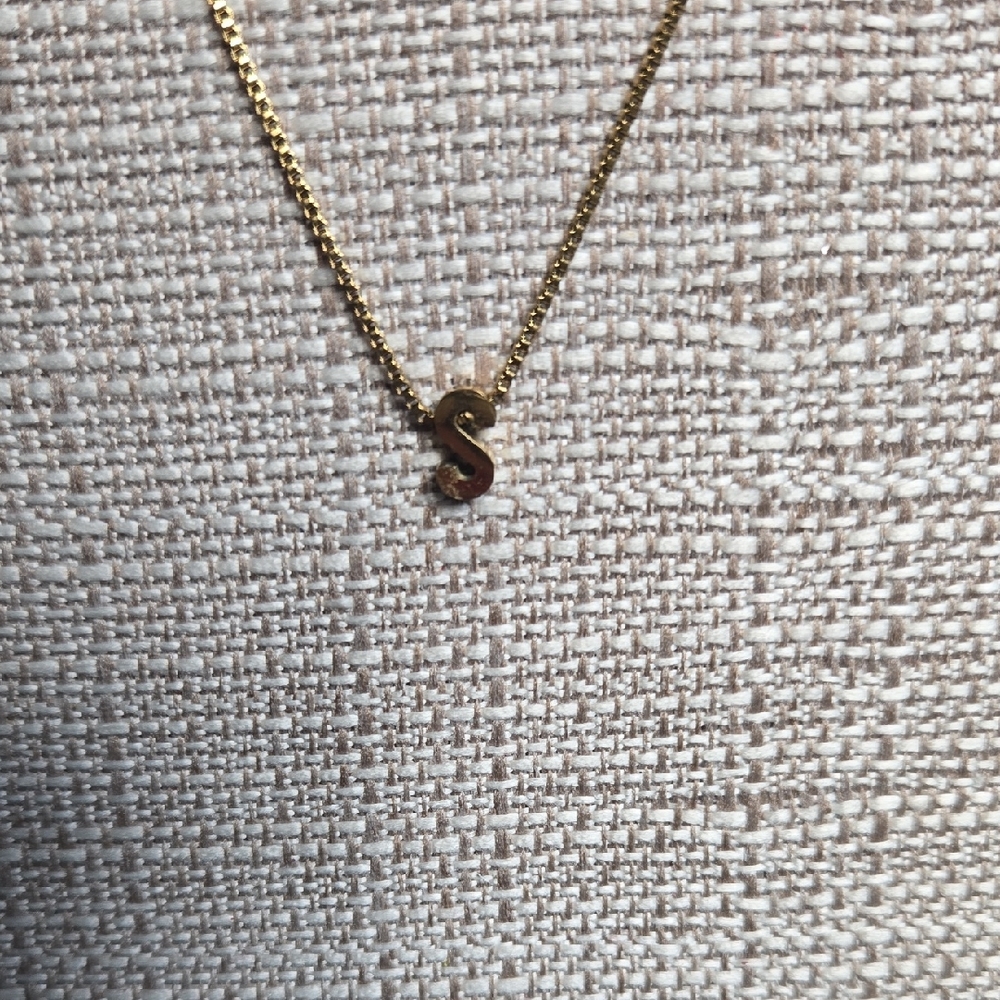 ♦️Letter S Initial Necklace. FINAL PRICE ♦️